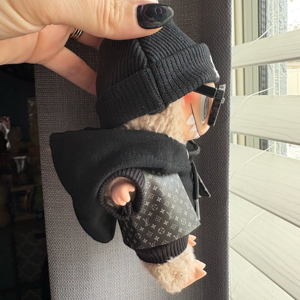 Black Labubu doll outfit hoodie/vest - Picture 3 of 3